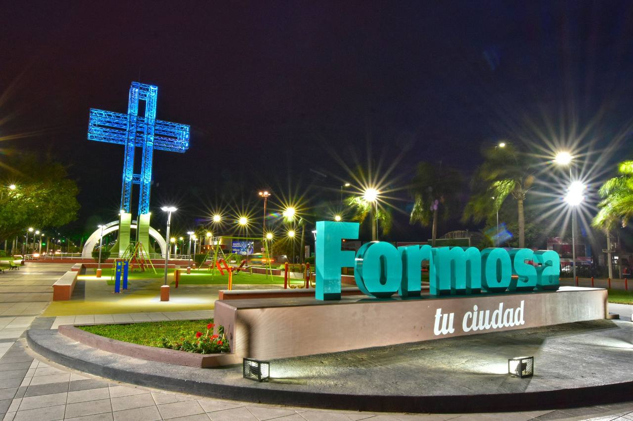 Cielo nocturno de Formosa con la constelación de la Cruz del Norte